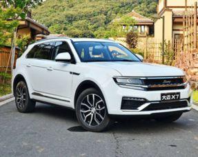 国产车踩油门视频,一触即发，驾驭未来