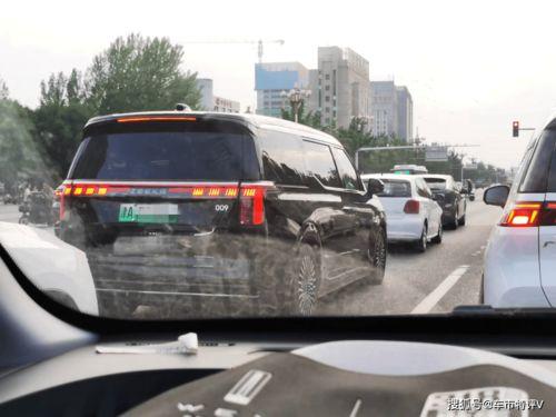 国产汽车侧撞事故视频,安全驾驶不容忽视  第2张